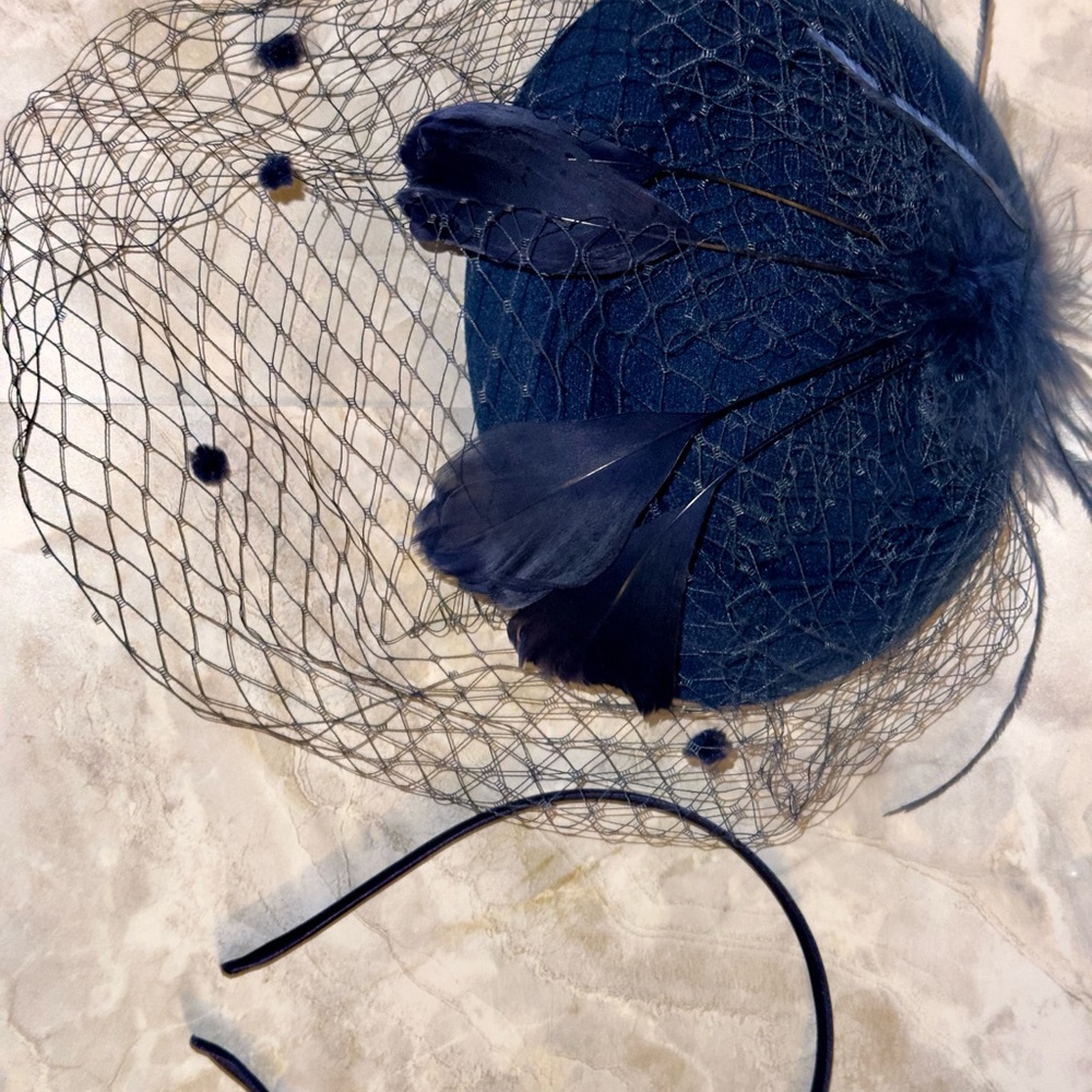 Elegant Blue Fascinator with Feather Details